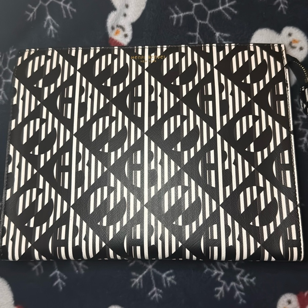 Henri Bendel Pouch